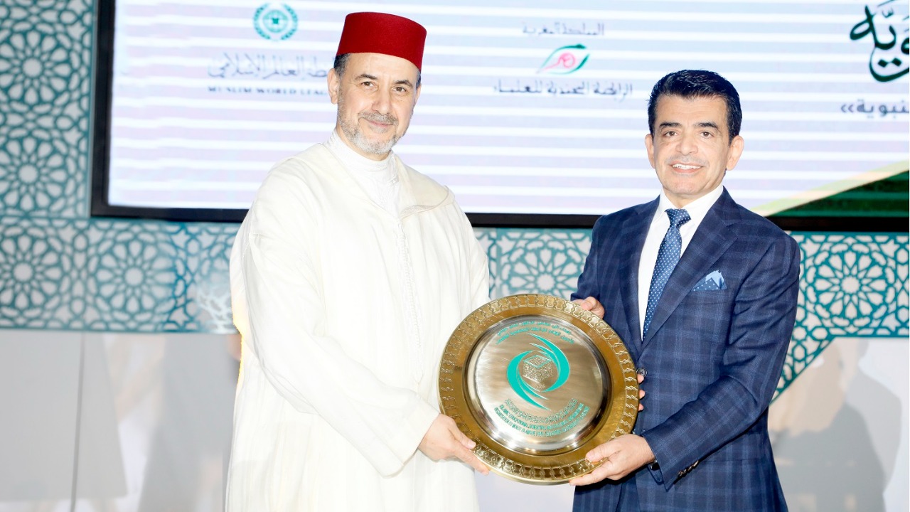 ICESCO Pays Tribute to Secretary-General of Mohammadia League of Scholar with Gold Shield
