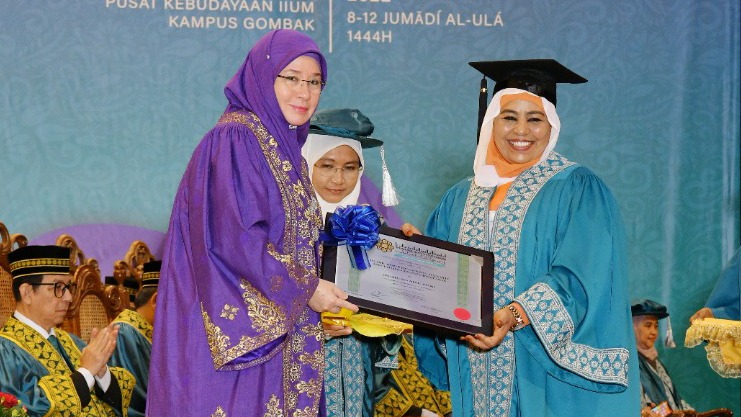 ICESCO Wins Award for Excellence in Global Social Transformation from IIUM