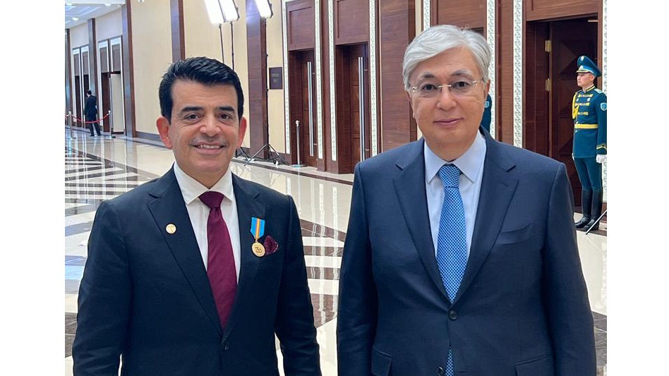 Le Président de la République du Kazakhstan décerne au Directeur général de l’ICESCO la Médaille commémorative d’honneur