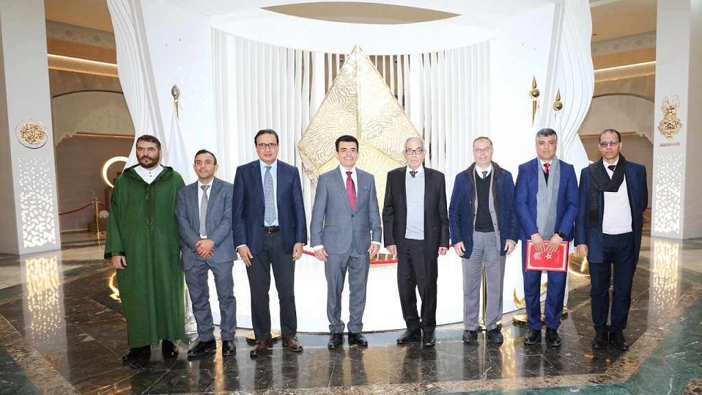 Une délégation de l’Établissement Dar El Hadith El Hassania visite l’Exposition et musée de la Sîrah du Prophète tenus au siège de l’ICESCO