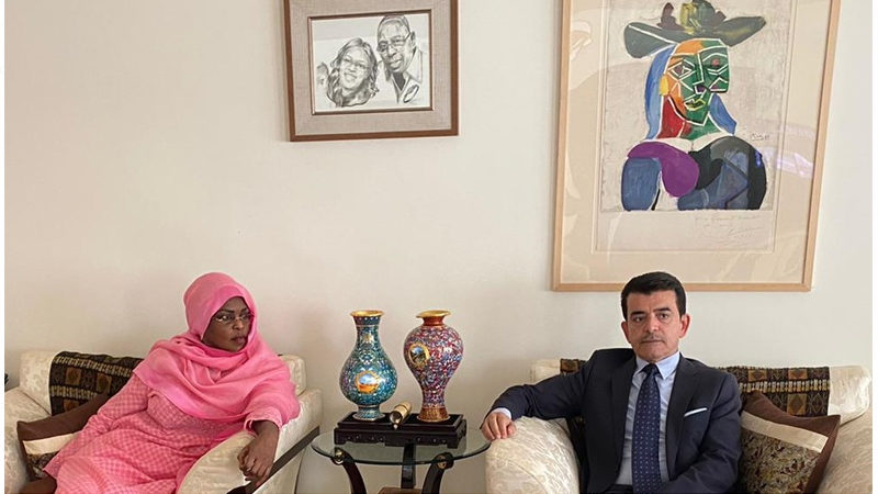 La Première dame du Sénégal reçoit le Directeur général de l’ISESCO