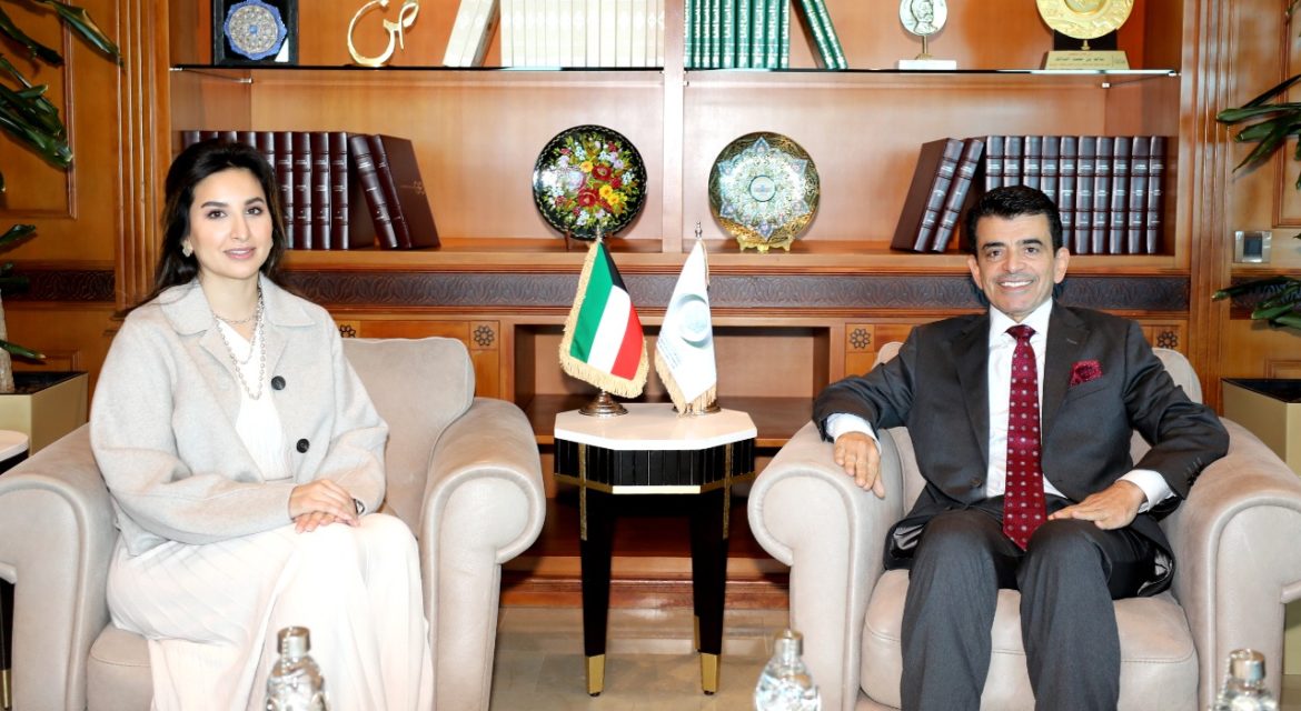 ICESCO Director-General Receives Chairwoman of Board of Directors of Kuwaiti Sadu Society
