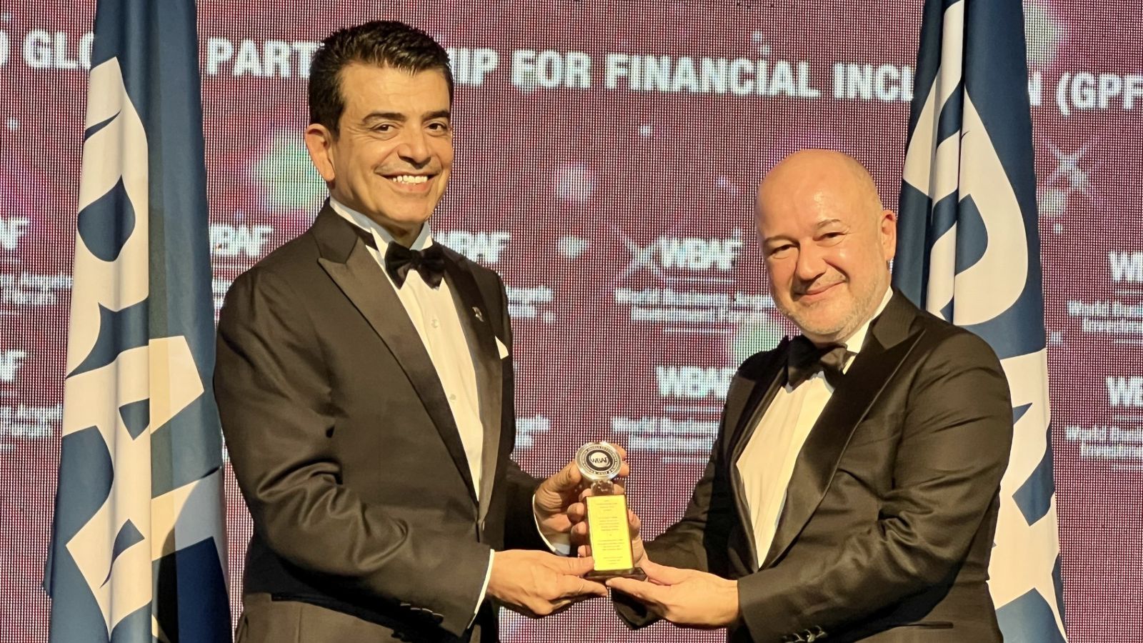 ICESCO Director-General receives the Best Leader Award 2023 from the World Business Angels Investment Forum