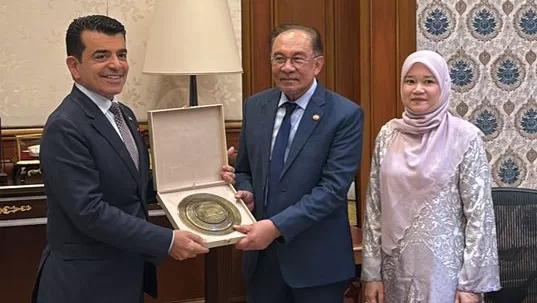 رئيس وزراء ماليزيا يستقبل المدير العام للإيسيسكو ويشيد بالنهضة المؤسسية للمنظمة